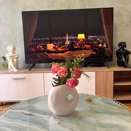 Apartment Ana Rose Lux - Stylish City Apartment With Private Parking *