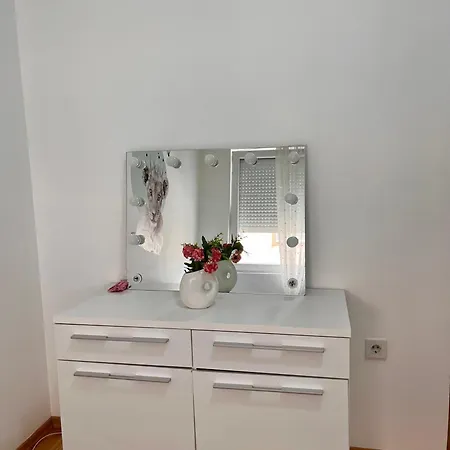Ana Rose Lux - Stylish City Apartment With Private Parking Apartment *