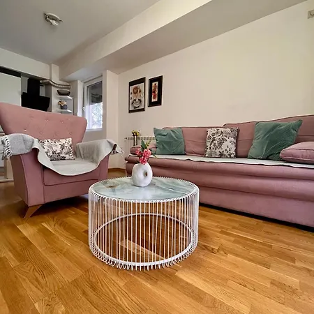 Ana Rose Lux - Stylish City Apartment With Private Parking Apartment *