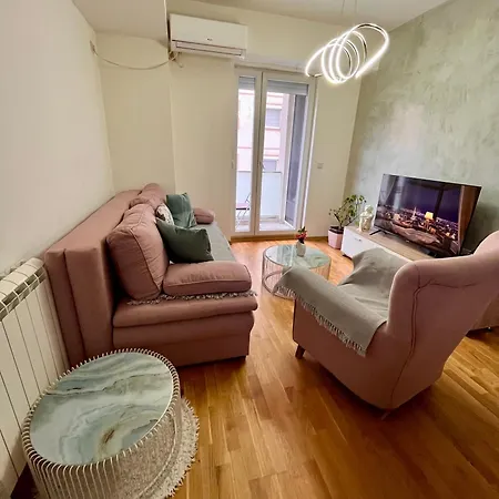 Ana Rose Lux - Stylish City Apartment With Private Parking Apartment Skopje