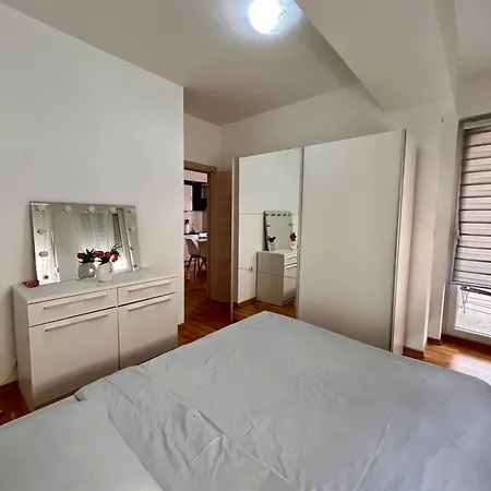 Apartment Ana Rose Lux - Stylish City Apartment With Private Parking *