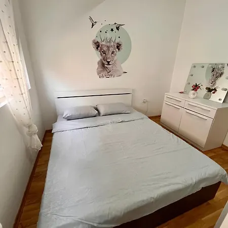 Ana Rose Lux - Stylish City Apartment With Private Parking
