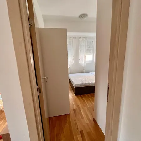 Ana Rose Lux - Stylish City Apartment With Private Parking Apartment *