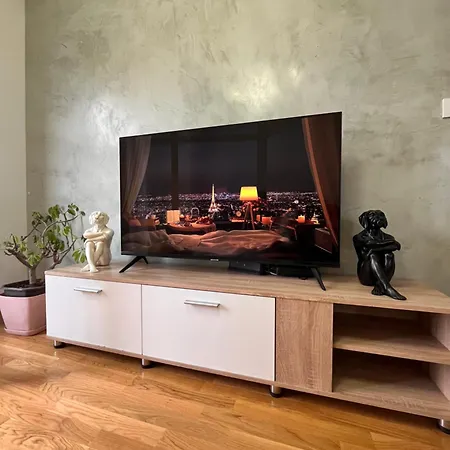 Ana Rose Lux - Stylish City Apartment With Private Parking