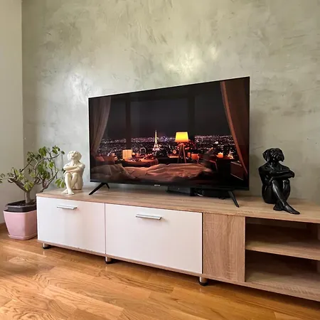 Ana Rose Lux - Stylish City Apartment With Private Parking Apartment *