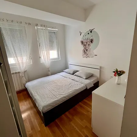 Ana Rose Lux - Stylish City Apartment With Private Parking * Skopje
