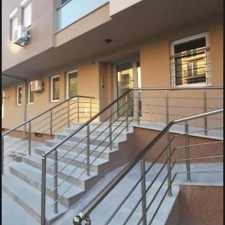 Ana Rose Lux - Stylish City Apartment With Private Parking * Skopje