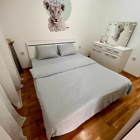Ana Rose Lux - Stylish City Apartment With Private Parking * Skopje