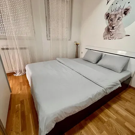 Ana Rose Lux - Stylish City Apartment With Private Parking Skopje